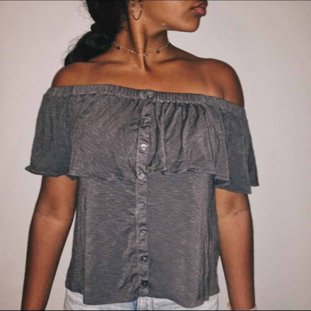 cute gray off the shoulder top!!